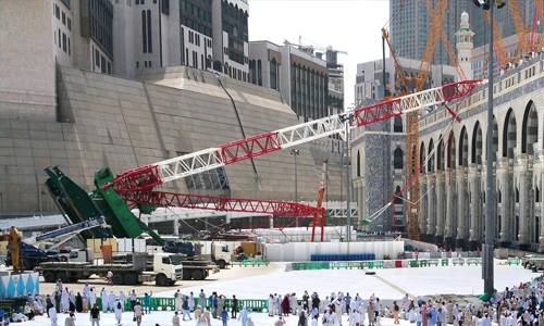 Saudi court acquits 13 in Grand Mosque crane collapse