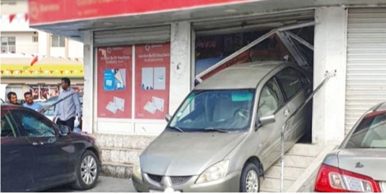 Reversing car smashes into store in Galali