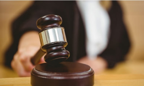 Court renews detention of its employee, sister in bribe case