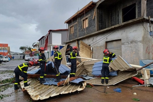 ‘Definitely several hundred’ killed as Cyclone Chido devastates Mayotte ‘Definitely several hundred’ killed as Cyclone Chido devastates Mayotte