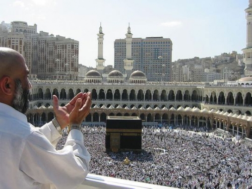 Saudi Arabia to resume the Umrah pilgrimage starting tonight Saudi Arabia to resume the Umrah pilgrimage starting tonight