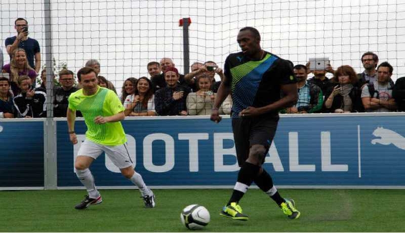 Usain Bolt to try football