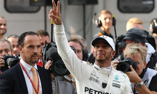Hamilton warned Ferrari are 'serious threat' in Malaysia
