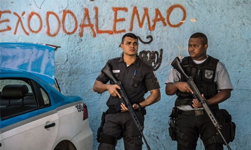 Nearly 100 Rio police targeted in corruption crackdown