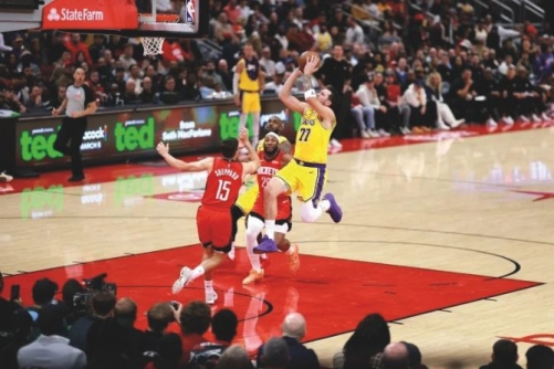 Doncic leads Lakers to sixth straight win, Spurs sink Clippers 