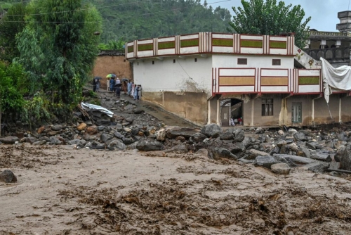 Heavy Rains Halt Rescue Efforts After Deadly Floods in Northern Pakistan