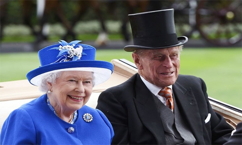 Queen Elizabeth and husband receive COVID-19 vaccines 