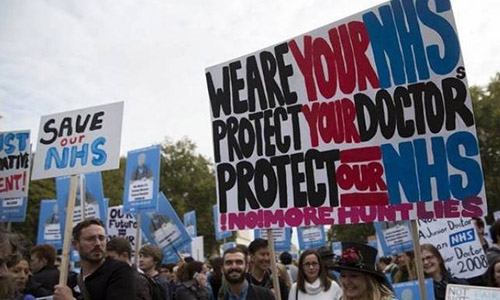 English junior doctors hold second day of all-out strike