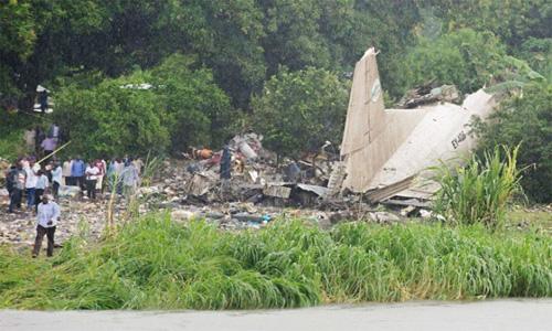 At least 27 dead in S.Sudan air crash