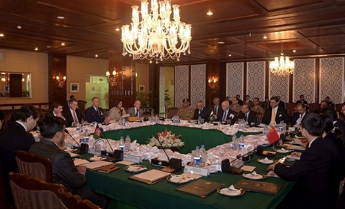 Pakistan hosts meeting on reviving Afghan Taliban talks