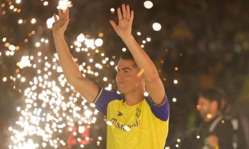 Saudi businessman wins Ronaldo-Messi ticket with $2.6m bid