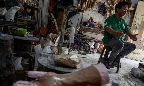 Indonesian leprosy survivor crafts new limbs for shunned villagers