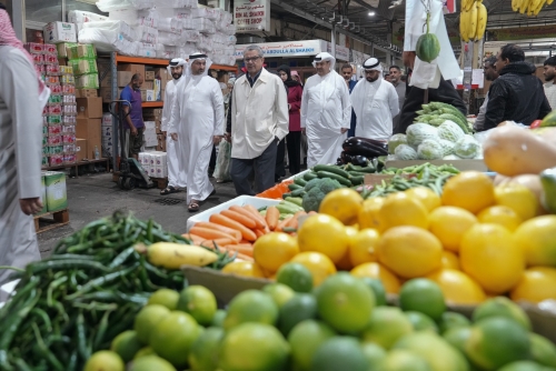 Minister of Industry and Commerce visits Manama Central Market to ensure supply availability Minister of Industry and Commerce visits Manama Central Market to ensure supply availability
