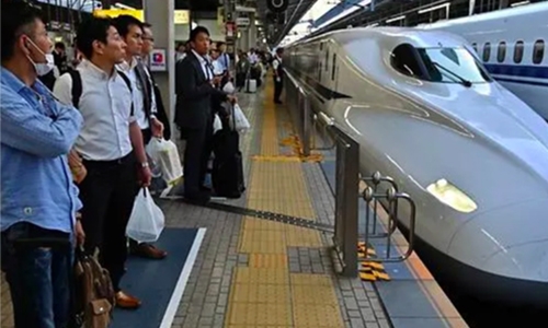  Japan bullet train runs with door open at 280 kph