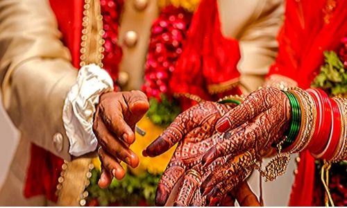 Brides narrowly escape getting married to wrong men during power failure in India Brides narrowly escape getting married to wrong men during power failure in India