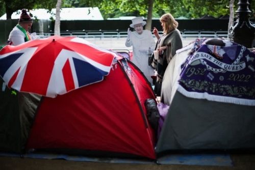Queen Elizabeth offers thanks as Platinum Jubilee celebrations begin Queen Elizabeth offers thanks as Platinum Jubilee celebrations begin