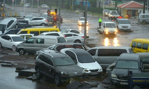 Typhoon Chaba leaves six dead in S. Korea Typhoon Chaba leaves six dead in S. Korea