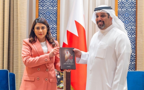 Finance Minister Receives Book on Bahraini Women's Economic Role