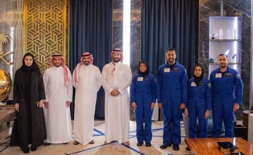 Saudi Crown Prince receives astronauts before their mission