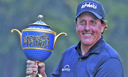 Mickelson claims first  title since 2013