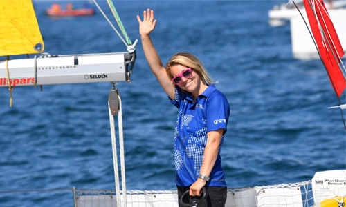 Battered solo yacht woman awaits rescue Battered solo yacht woman awaits rescue