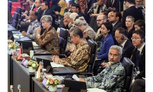 China’s top diplomat calls on India to meet “halfway” on border issue