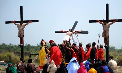Philippine crucifixions a big money spinner