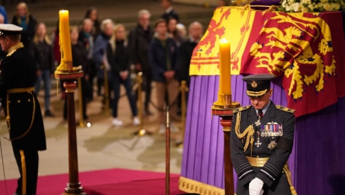 Leaders head to UK for queen's funeral as public pays tribute