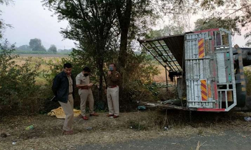 15 people crushed to death as truck overturns in India