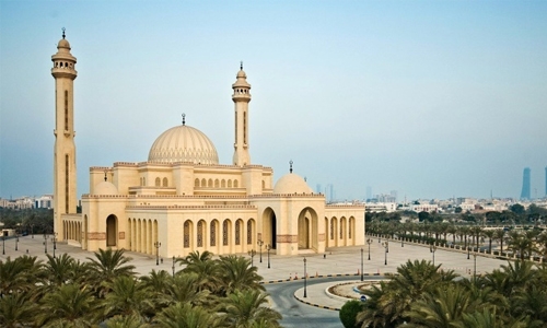 Bahrain's mosques re-open for all daily prayers