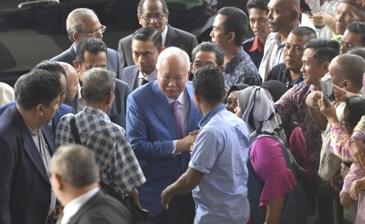 Malaysia’s ex-leader Najib begins defense in graft trial