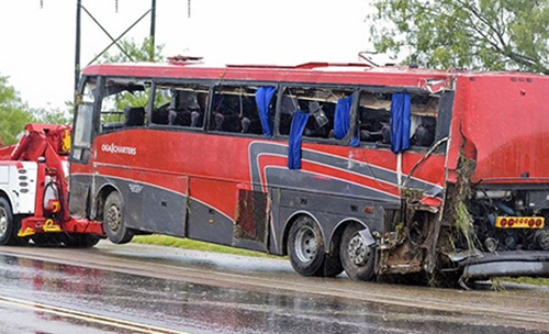 Eight killed, 43 injured in US after charter bus rolls over