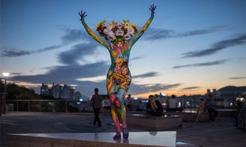 Naked models become living art at S. Korea festival