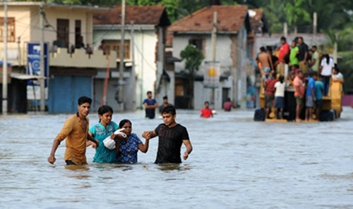 Foreign aid reaches flooded Sri Lankan capital, 71 dead Foreign aid reaches flooded Sri Lankan capital, 71 dead
