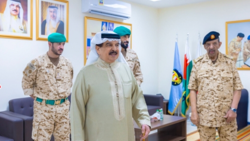 HM King Hamad Visits Bahrain Defence Force Unit