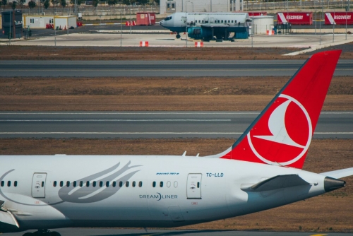 US-Venezuela flights to resume in new sign of thaw