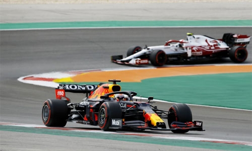 Verstappen beats Hamilton to top final Portugal GP practice