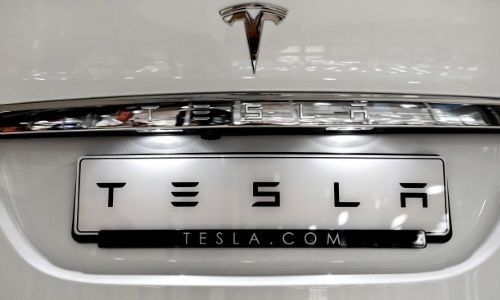 With Irma goodwill gesture, Tesla's remote control raises eyebrows