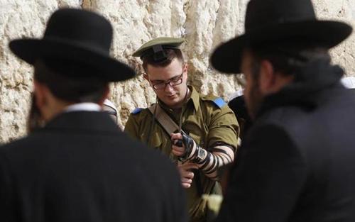 Israel extends military exemption for ultra-Orthodox Jews