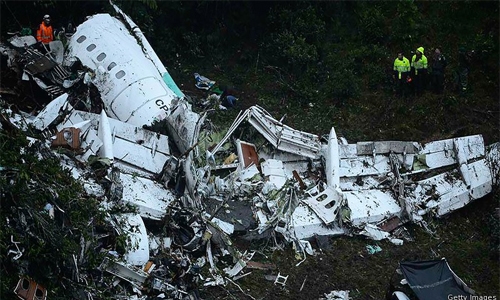 Football mourns Brazilian players killed in air crash, lack of fuel suspected Football mourns Brazilian players killed in air crash, lack of fuel suspected