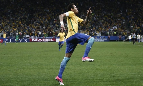 Brazil book World Cup berth, Argentina tumble