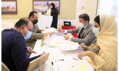Bahrainis praise simplified and quick procedures in distribution of certificates for housing units