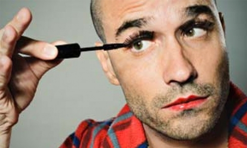 Saudi police arrest 'online cross-dresser' Saudi police arrest 'online cross-dresser'