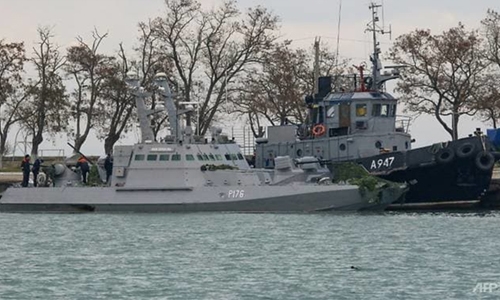 Russia hands ships back to Ukraine