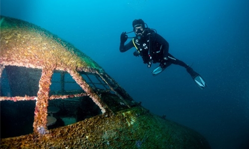 Journey to the sunken jet