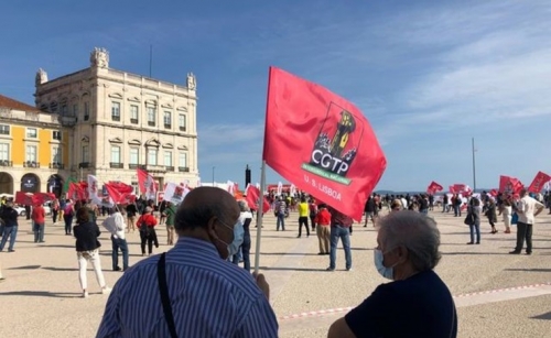 Portuguese workers protest for better wages amid pandemic