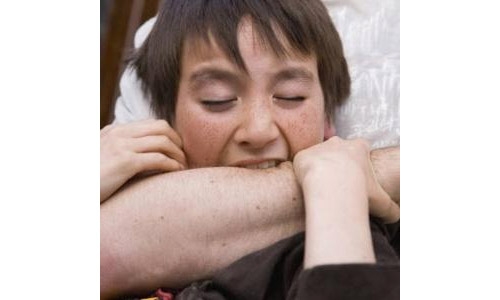 Bahraini man bites police officer Bahraini man bites police officer