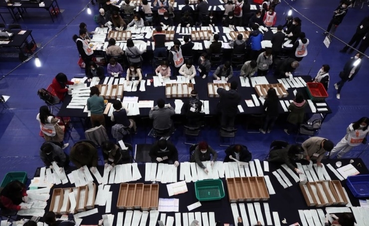 South Korea's ruling party wins majority in parliamentary elections