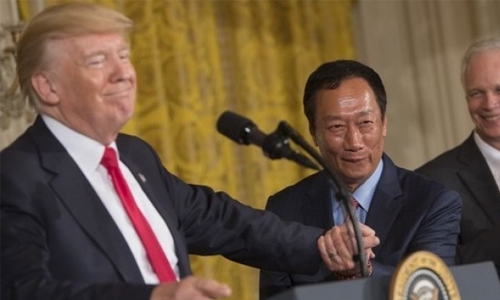 Trump hails $10 bn investment from Apple supplier Foxconn Trump hails $10 bn investment from Apple supplier Foxconn