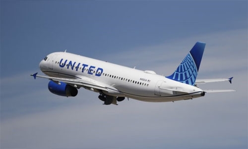 United loses $1.36 billion as business travel remains weak